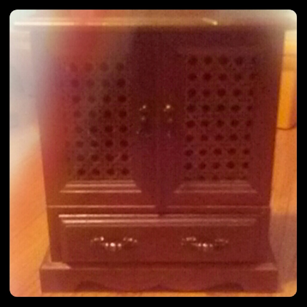 Old jewelry box